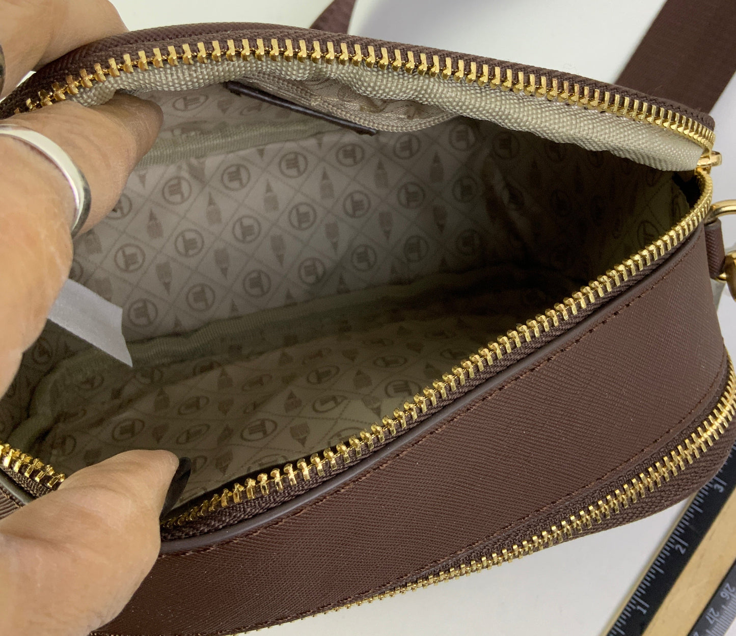Crossbody By London Fog, Size: Medium