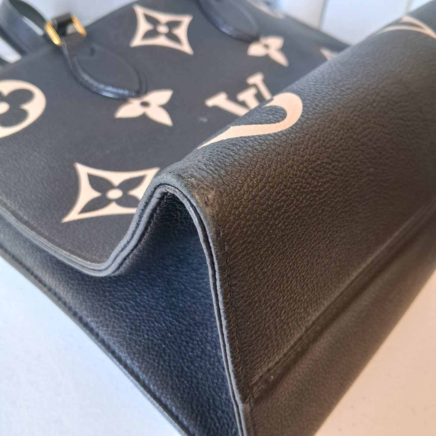 Tote Luxury Designer By Louis Vuitton, Size: Medium