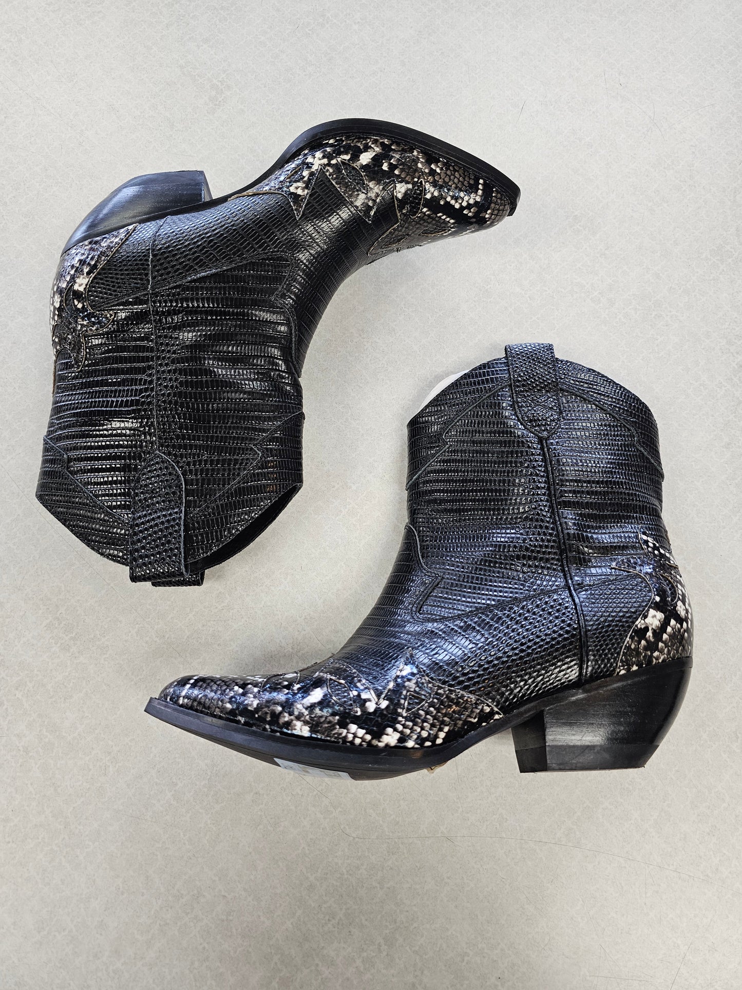 Boots Western By Jeffrey Campbell In Black, Size:7