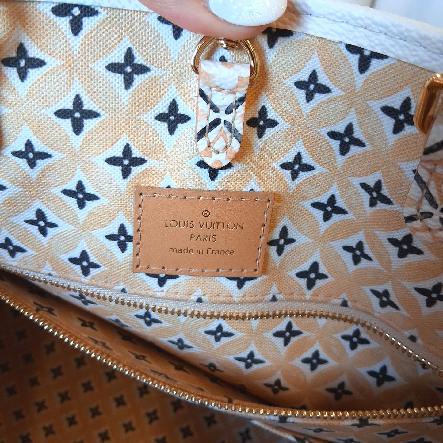 Tote Luxury Designer By Louis Vuitton, Size: Medium
