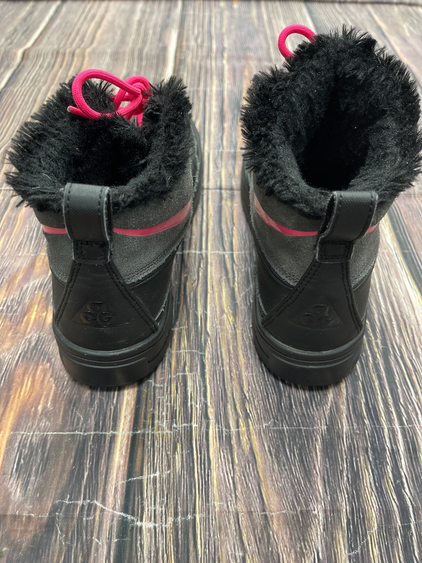 Boots Snow By Nike  Size: 5.5