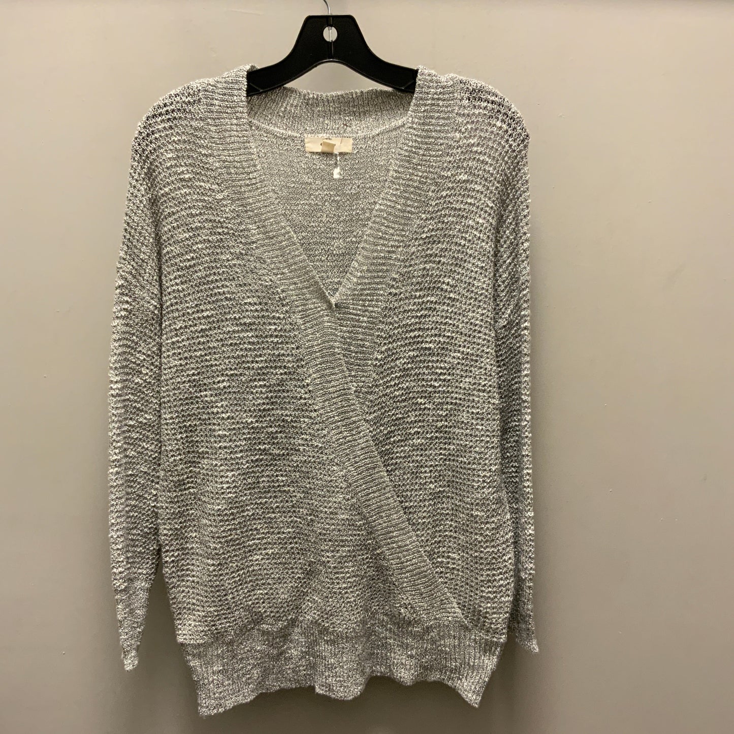 Top Long Sleeve By Entro  Size: L