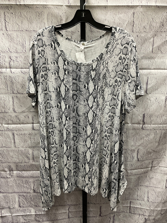 Top Short Sleeve By Clothes Mentor  Size: 2x