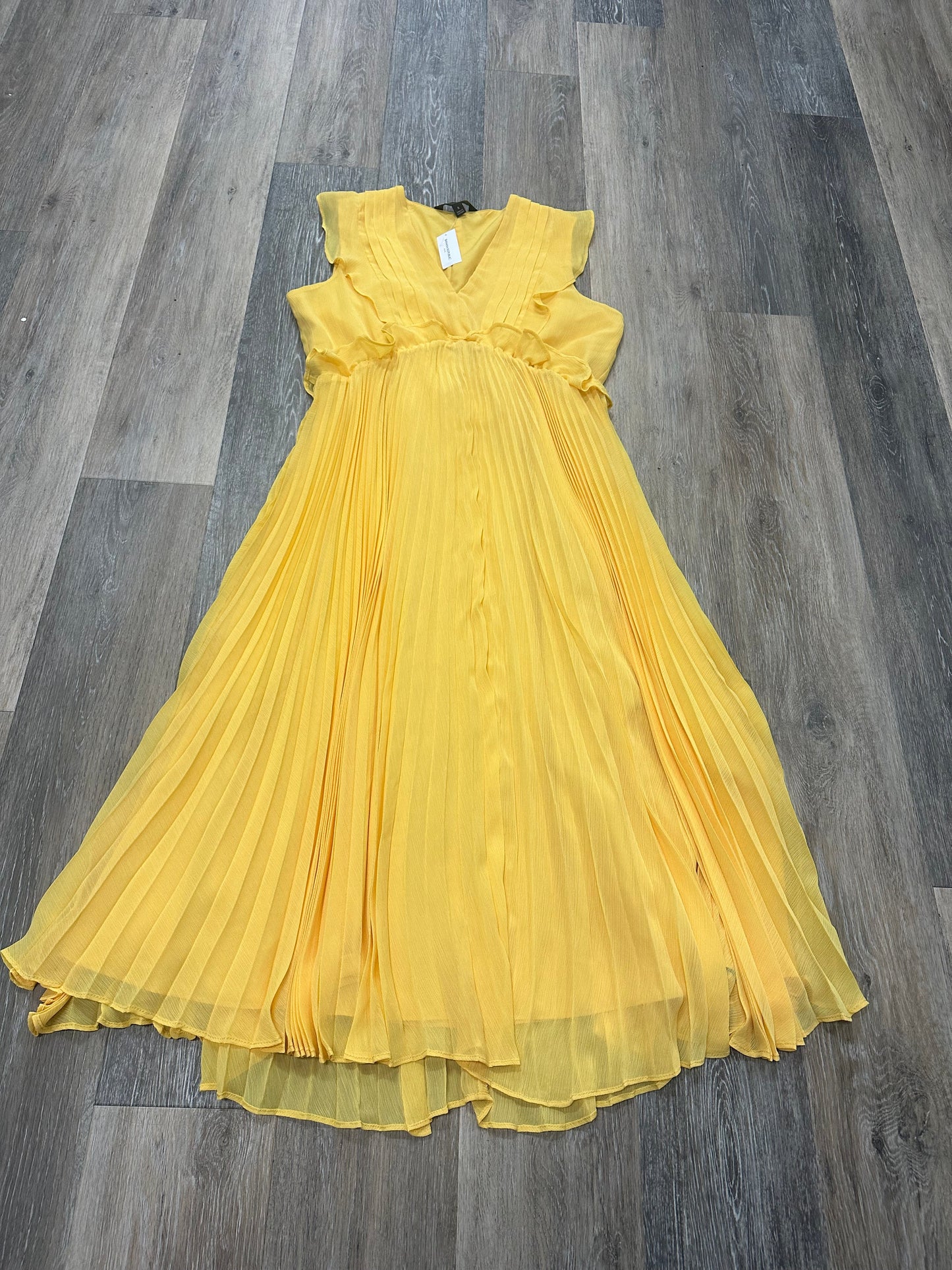 Dress Casual Midi By Banana Republic  Size: S