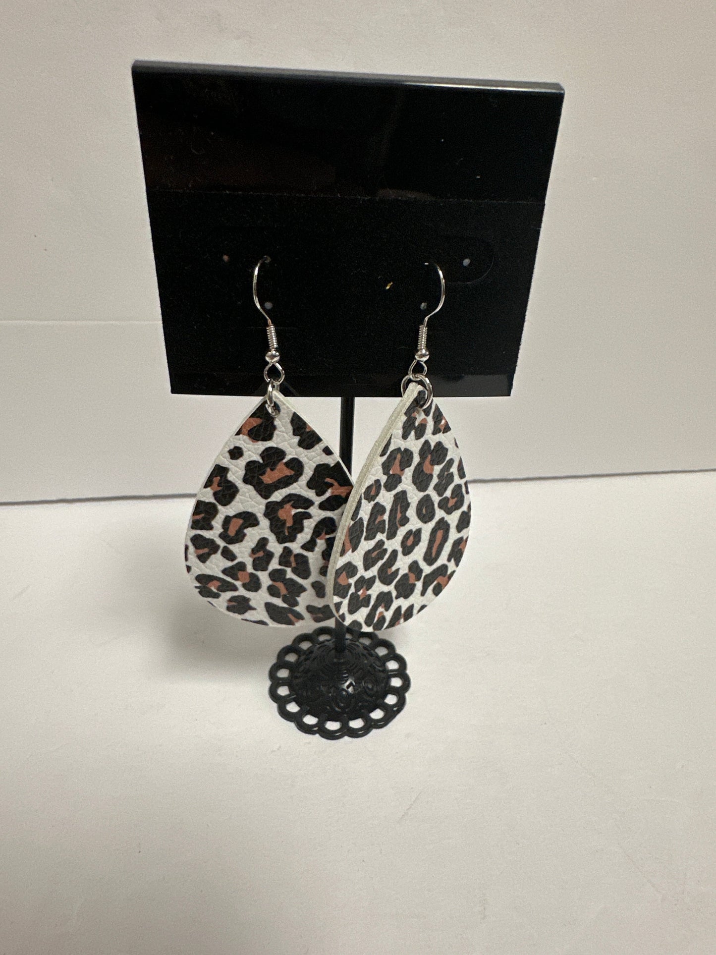 Earrings Dangle/drop By Clothes Mentor