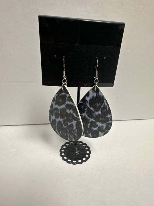 Earrings Dangle/drop By Clothes Mentor