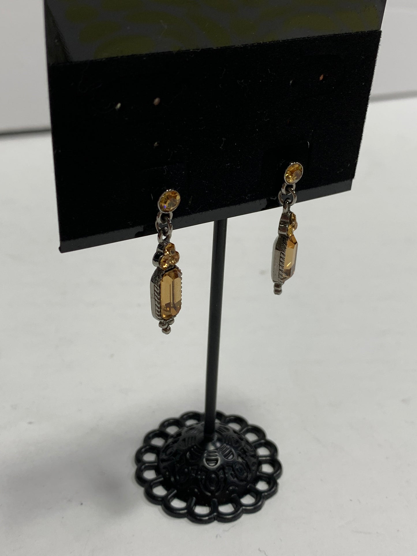 Earrings Dangle/drop By Clothes Mentor  Size: 1