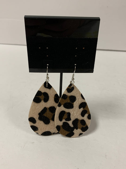 Earrings Dangle/drop By Clothes Mentor  Size: 1