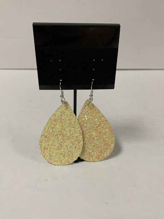 Earrings Dangle/drop By Clothes Mentor  Size: 1