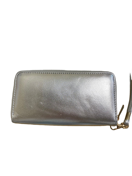 Wallet By Clothes Mentor  Size: Medium