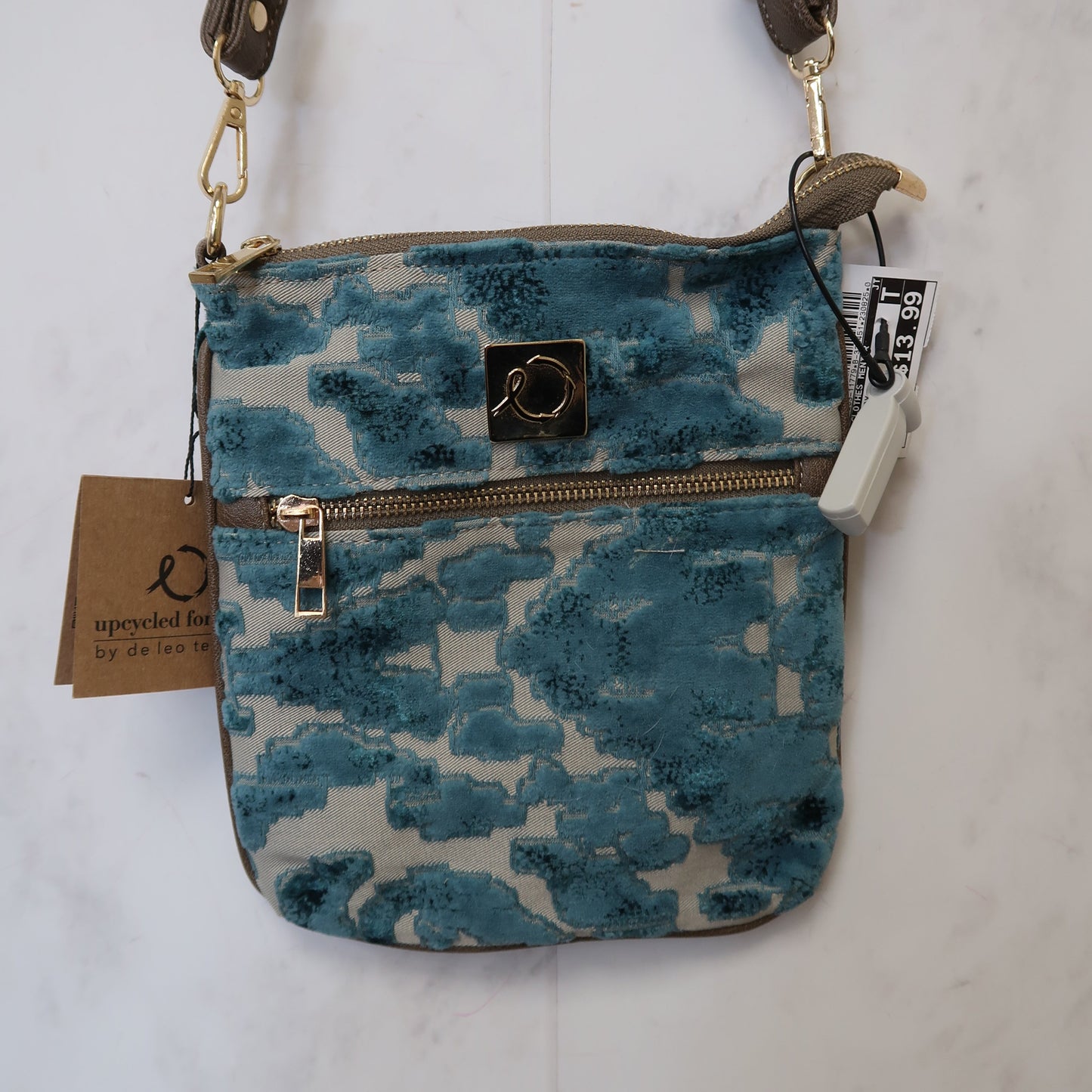 Crossbody By Clothes Mentor  Size: Medium