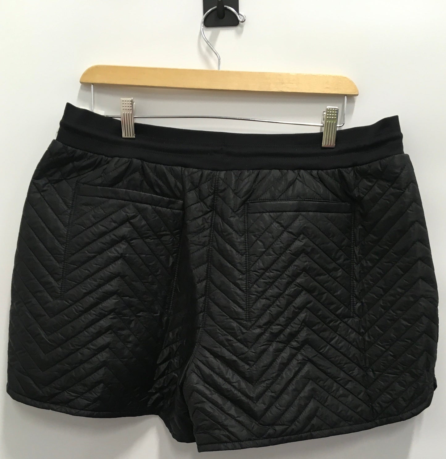 Athletic Shorts By Athleta  Size: L