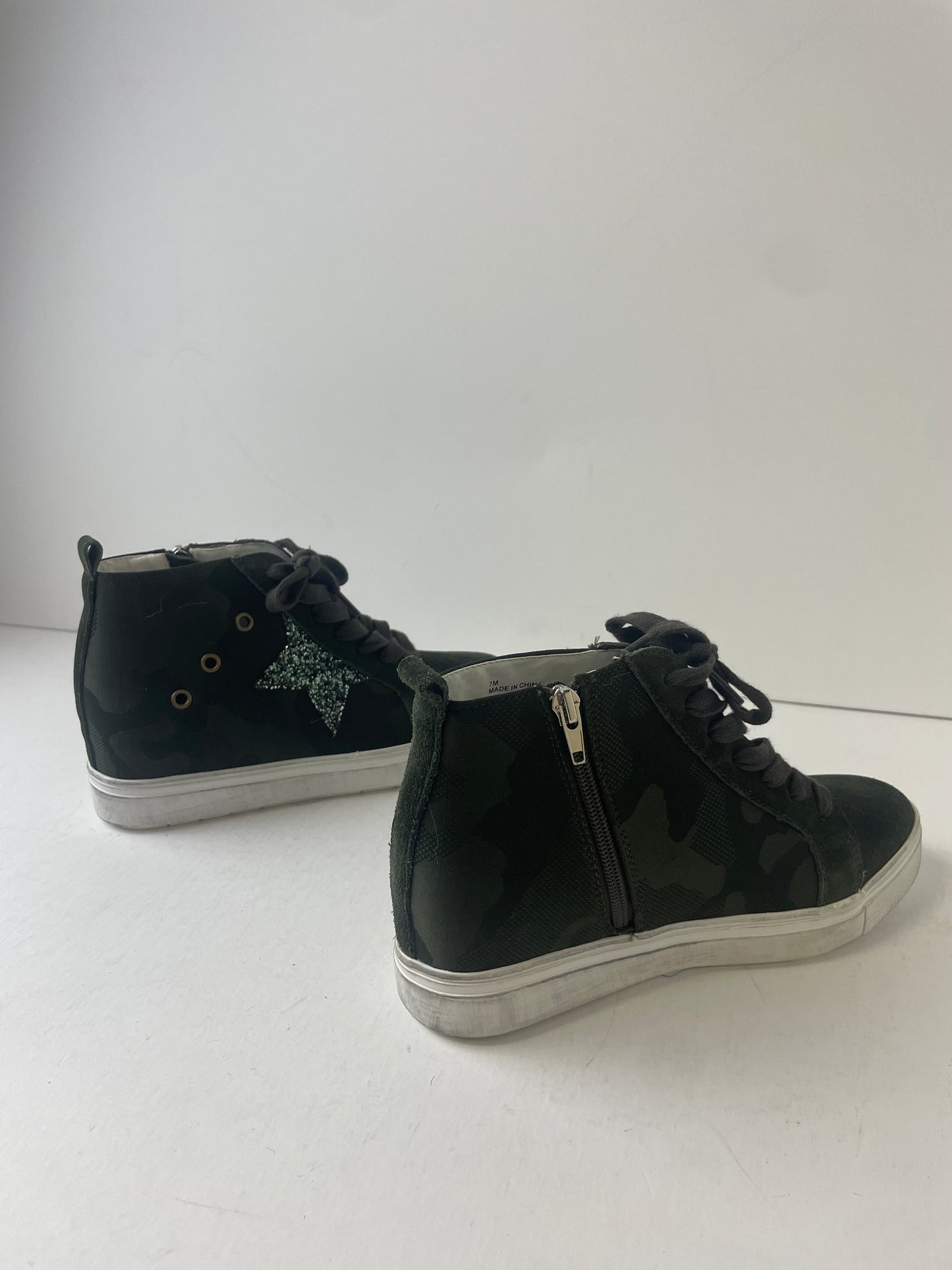 Shoes Sneakers By Steve Madden  Size: 7
