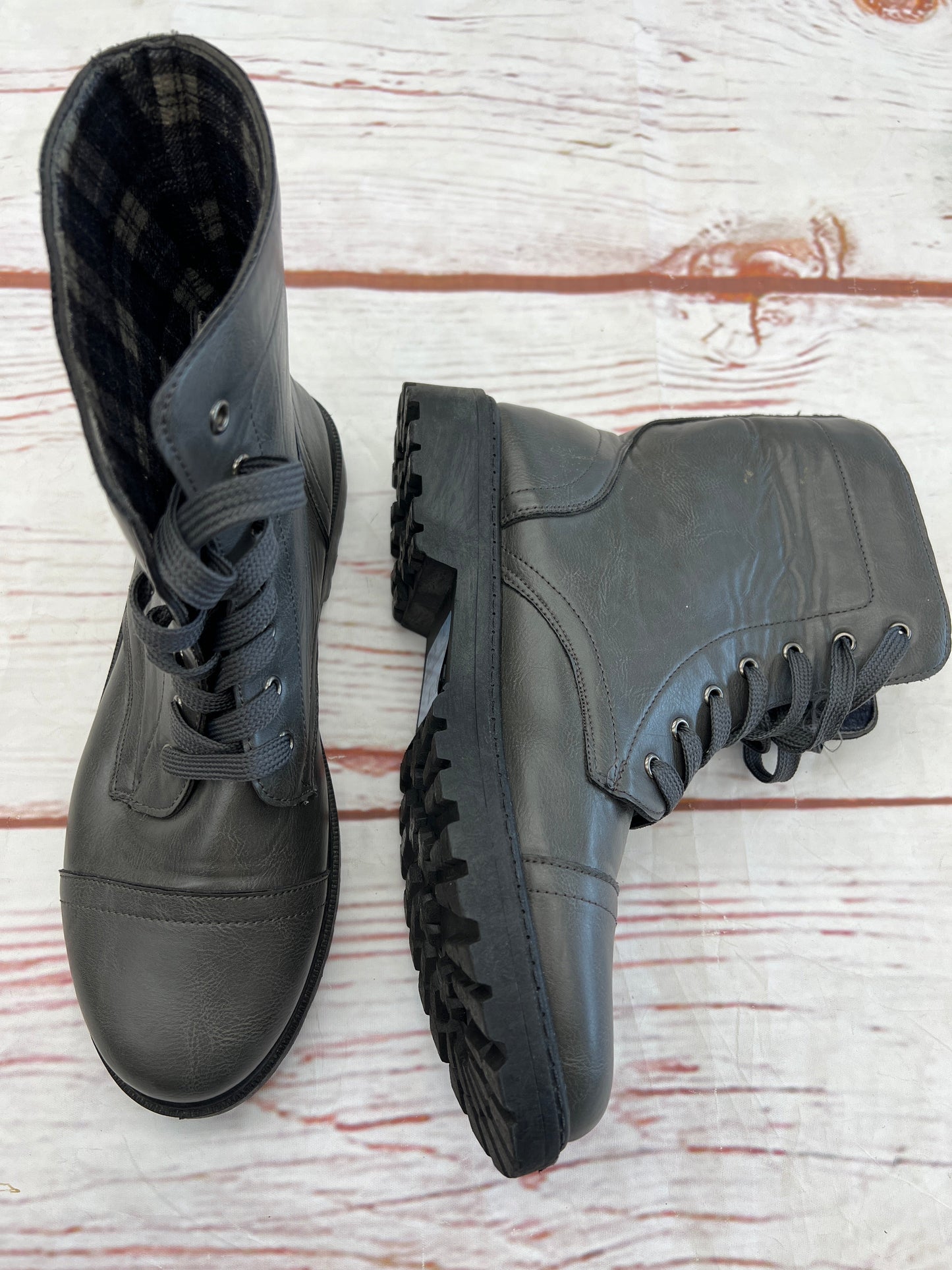 Boots Combat By Clothes Mentor  Size: 10