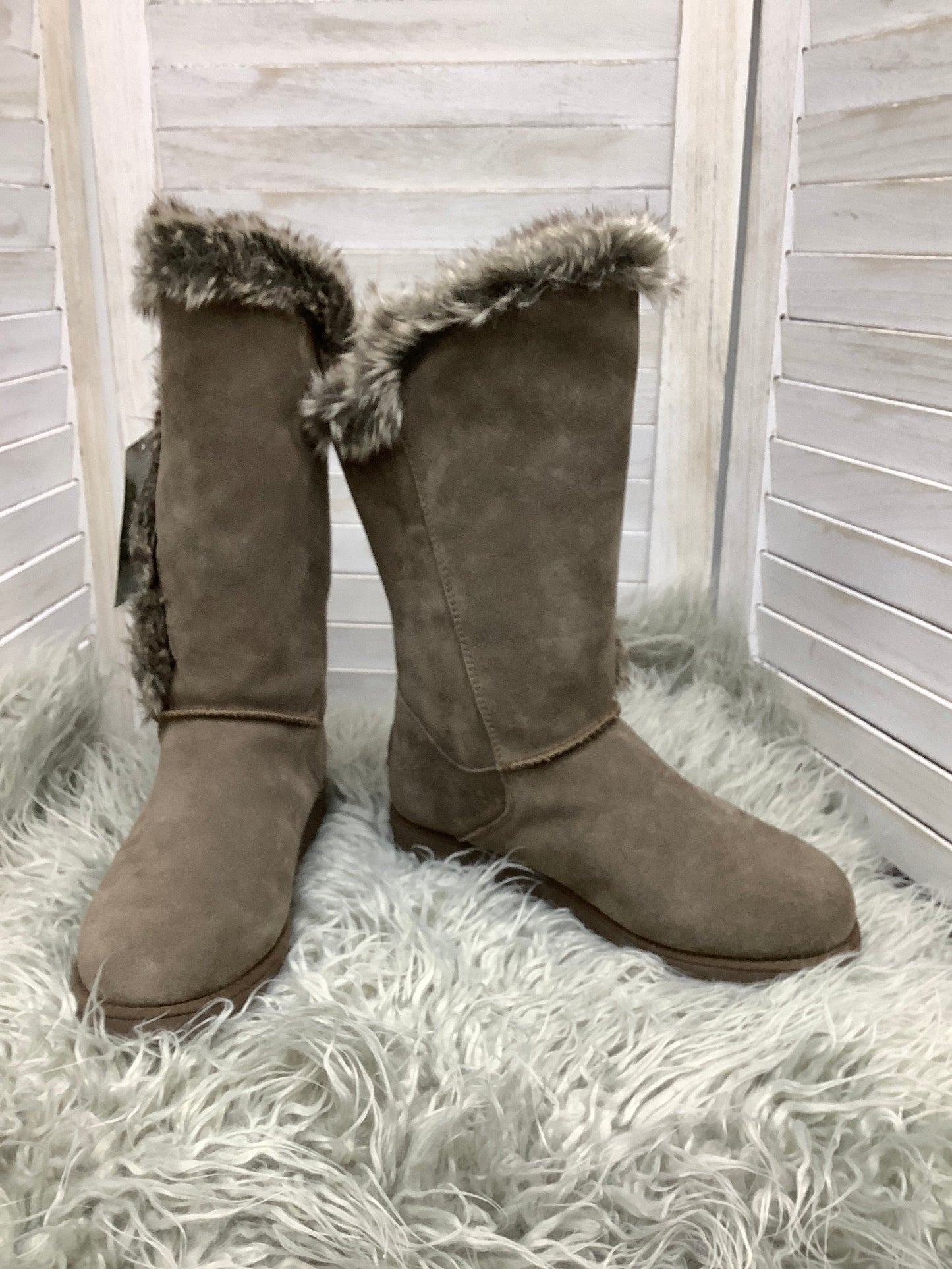 Boots Snow By Bearpaw  Size: 8