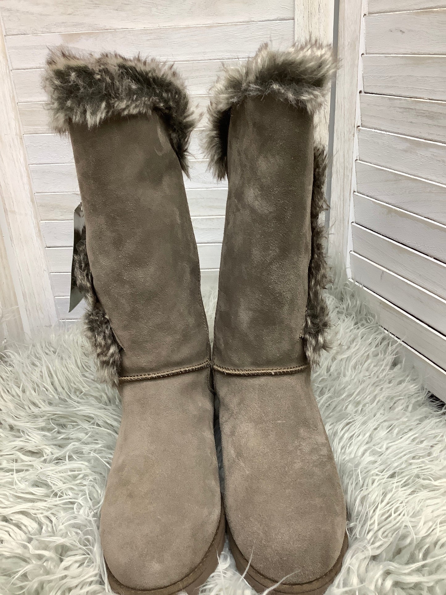 Boots Snow By Bearpaw  Size: 8