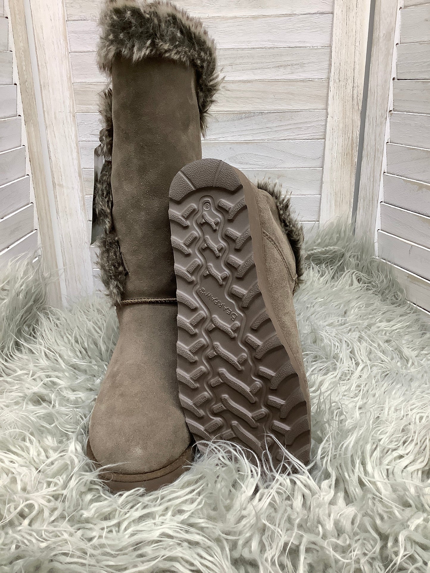 Boots Snow By Bearpaw  Size: 8