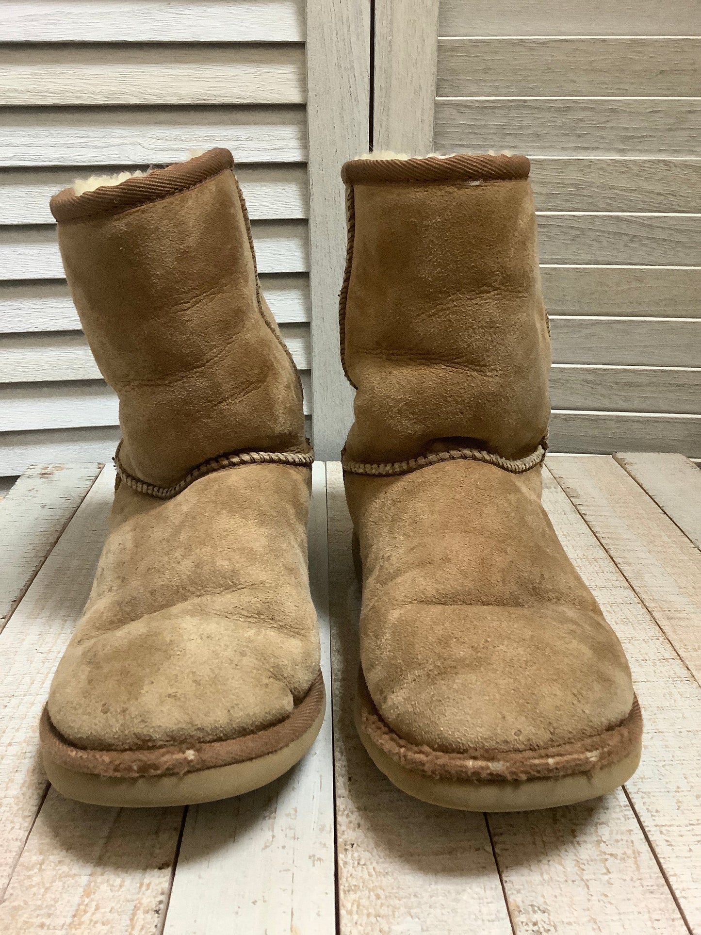 Boots Ankle Flats By Ugg  Size: 5