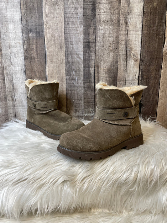 Boots Snow By Bearpaw  Size: 8