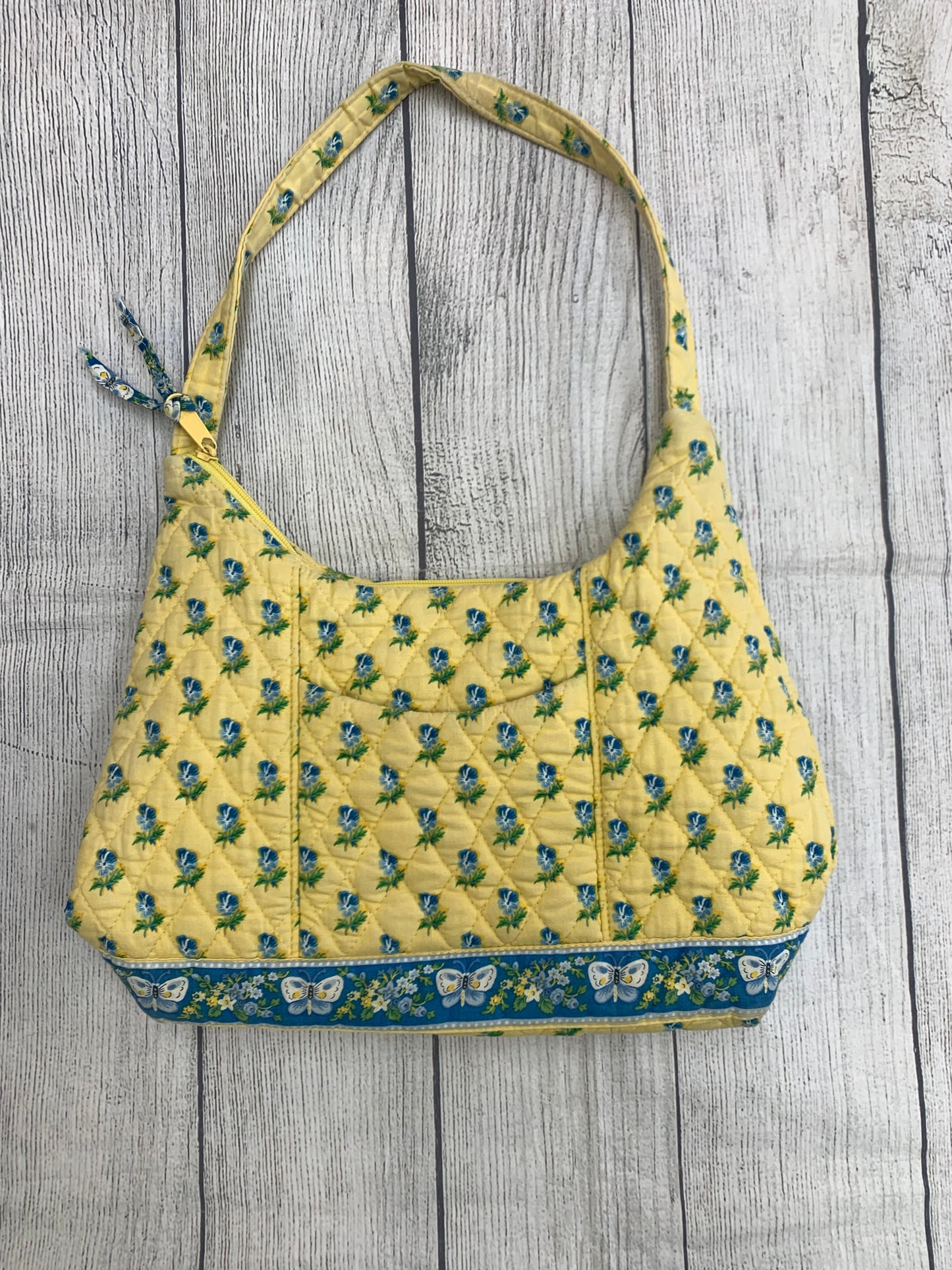 Handbag By Vera Bradley  Size: Medium