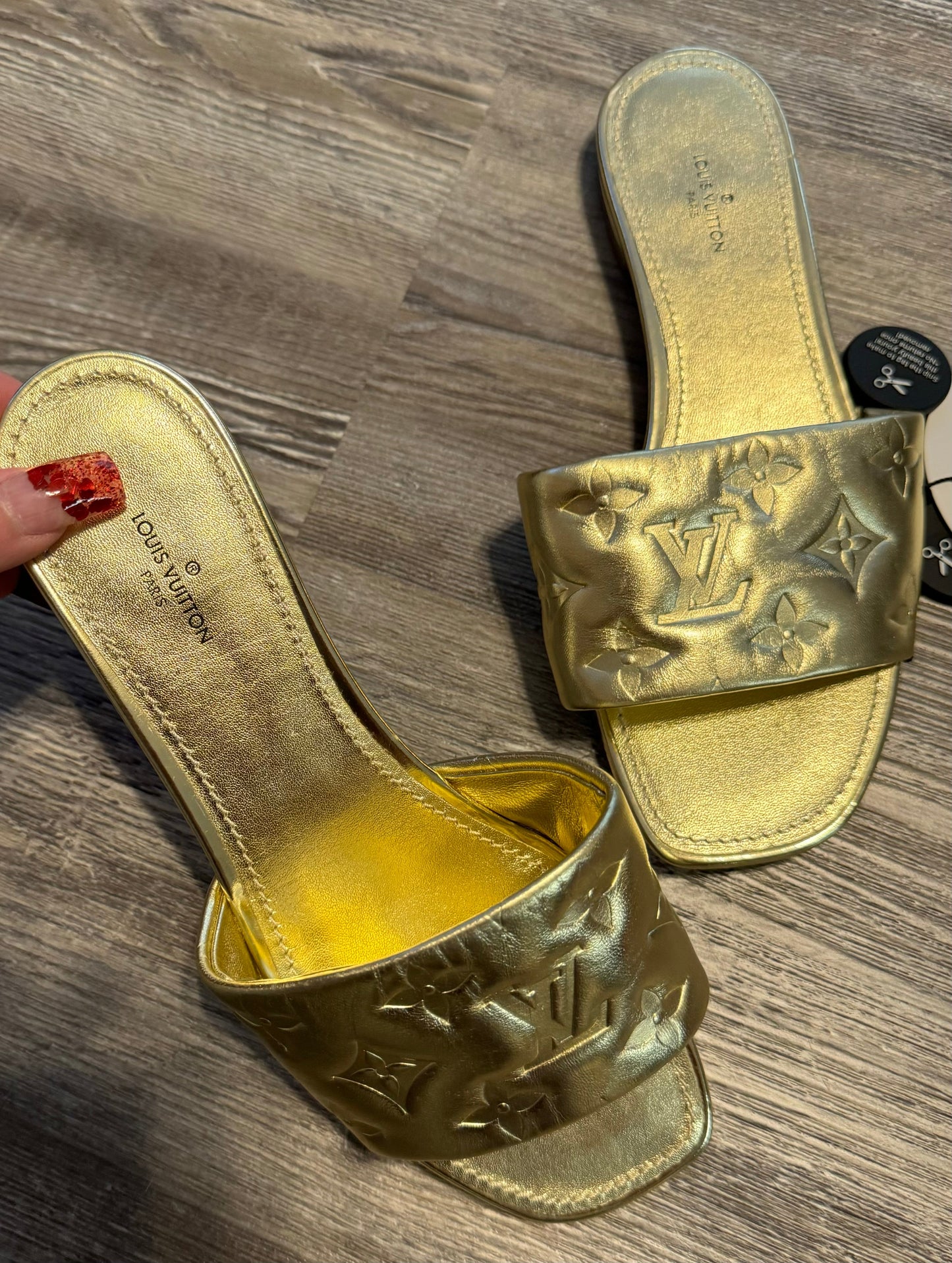 Sandals Flats By Louis Vuitton  Size: 7